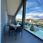 Modern Getaway Meets Nature