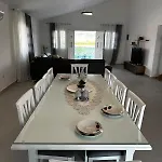 Modern Getaway Meets Nature Hébergement de vacances