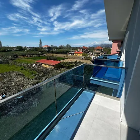 度假居 Modern Getaway Meets Nature Ishull-Shëngjini