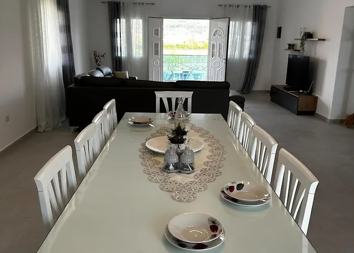 Modern Getaway Meets Nature Vakantiehuis