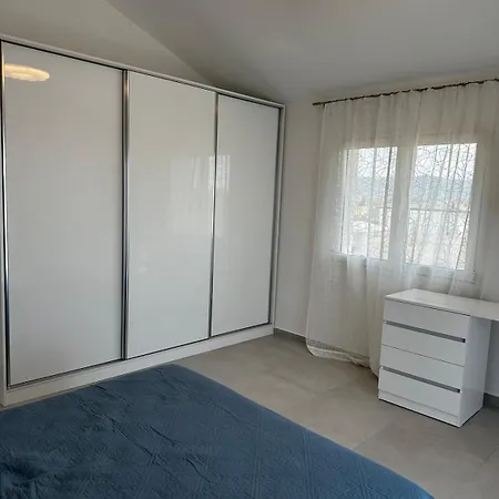 Dom wakacyjny Modern Getaway Meets Nature Ishull-Shëngjini