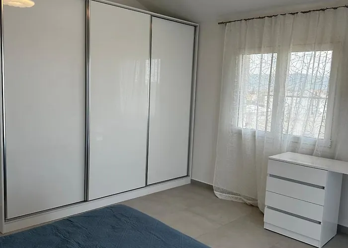 Dom wakacyjny Modern Getaway Meets Nature Ishull-Shëngjini