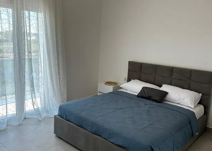 Dom wakacyjny Modern Getaway Meets Nature Ishull-Shëngjini